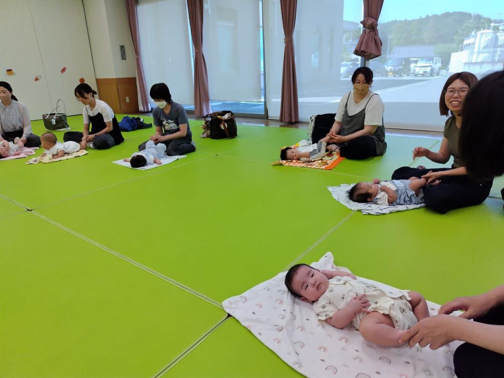 ベビーマッサージ