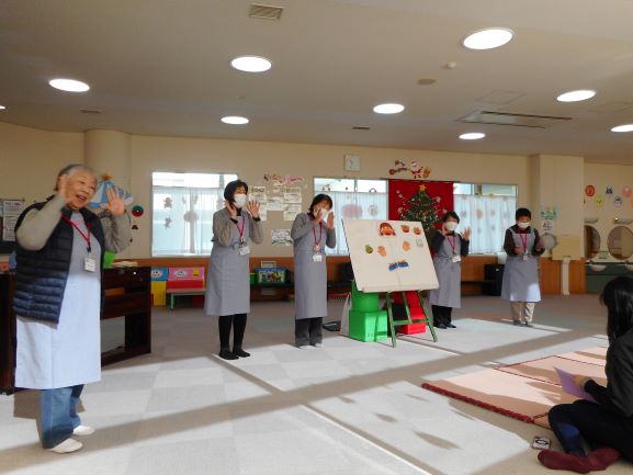 手をたたきましょう